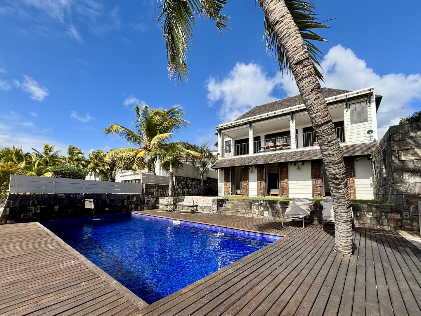 Agent selling a family home